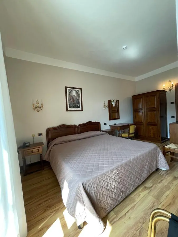 Hotel La Torre Castiglione dʼIntelvi