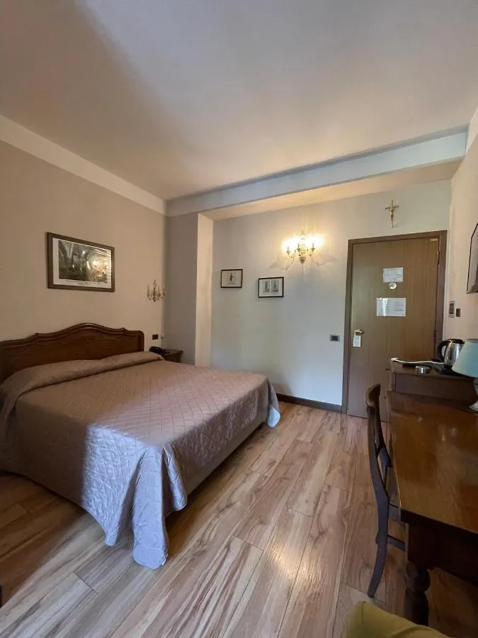 Hotel La Torre Castiglione dʼIntelvi Italien
