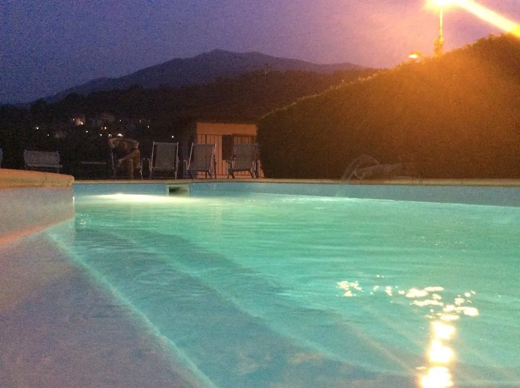 Hotel La Torre Castiglione dʼIntelvi 3*,